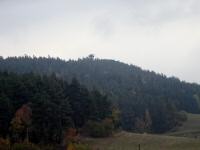  Fernblick zur Aussichtswarte auf dem Schwarzenberg 