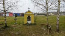 Blick zu einer schnen kleinen Kapelle am Wegesrand 