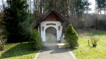 Blick zur schnen Hubertuskapelle in der Nhe von Ferschnitz 