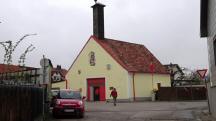 Blick zum ehem. Zeughaus der FF-Krems Weinzierl mit der 1. K+L