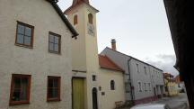 nochmals der Blick zur Ortskapelle Hl. Dreifaltigkeit, in der Lindengasse, in Palt 