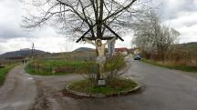 Blick zum Hauerkreuz an der Wegkreuzung (Schanzweg - Neubergweg)
