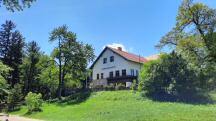  Blick zum Anningerhaus (624 m ) 