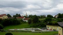  Fernblick ber das Freibad zur Kath. Pfarrkirche in Els 