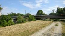 Blick auf die Wanderstrecke bei der Traisenbrcke der Wiener Strae  
