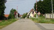 Blick auf die Wanderstrecke beim Bahnbergang - Prandtauerring 