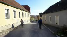  Blick auf die Wanderstrecke in der Schickenberggasse 