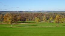  Fernblick ber den Golfplatz nach Schiltern 