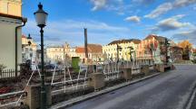 Blick zur Loisbachbrcke mit den vier Evangelisten - beim Kornplatz