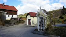 Blick zu einen Marterl in Seiterndorf 