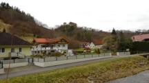  Fernblick zur Burgruine Mollenburg 