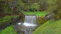  Blick zu einen kleinen Wasserfall  des Spitzer Bach 
