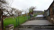 Blick auf die Wanderstrecke beim Friedhof/Pfarrkirche Niederrenna 