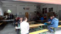 Wanderer bei der K+L im FF-Gebude Elsarn am Jauerling