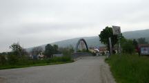  Blick zur Brcke ber den Michelbach in Plosdorf 