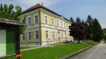 Blick zur Kaiser-Franz-Joseph-Jubilums-Volksschule in Totzenbach 