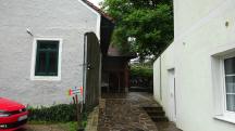 Blick zum Eingang des Heurigenstberl Rdl in Maria Jeutendorf (2. K+L) 