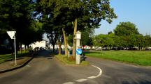 Blick zum Urteilskreuz (Urlkreuz) bei der Zufahrt zum Freizeitzentrum 