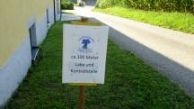  Blick zur Infotafel in Hofa 