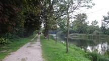 Wanderroute auf dem Pappelweg entlang des Schlossteichs 