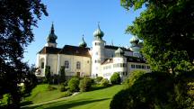 Blick zur Pfarrkirche Jakobus der ltere und zum Schloss Artstetten