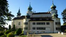 Blick zur Pfarrkirche St. Jakobus und zum Schloss Artstetten