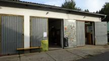 Blick zur Garage mit der 1. K+L (4. K+L) in Hhendorf 