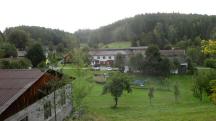  Blick zu Gehfte in Hhendorf mit der K+L 