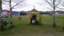 Blick zu einer schnen kleinen Kapelle am Wegesrand 