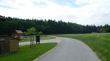 Blick auf die Wanderstrecke beim Weiler Schn