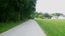 Blick auf die Wanderstrecke beim Weiler Schn