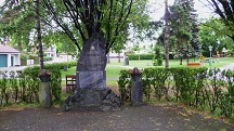 Blick zum Kriegerdenkmal beim Schretzmayer Park