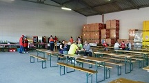  Wanderer vor dem Start in der Kickinger-Halle 