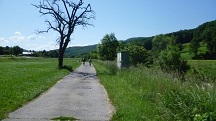 Blick auf die Wanderstrecke entlang des Stssingbachs