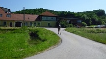 Blick auf die wieder gemeinsame Wanderstrecke bei der L110