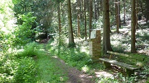 Blick auf die Wanderstrecke bei der Gedenkstelle von Wystan Hugh  Auden 