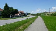 Blick auf die Wanderstrecke entlang der Wienerstrae bei Sichelbach