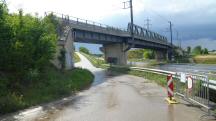 Blick auf die Wanderstrecke bei der Brcke der Franz-Josefs-Bahn ber die B4  