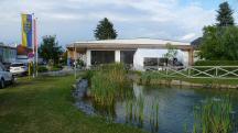  Blick ber das Biotop zum Dorthaus 