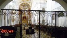 Blick in den Innenraum der Pfarr- und Wallfahrtskirche Mari Himmelfahrt 