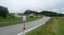  Blick auf die Wanderstrecke - kurz entlang der B38 