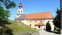  Blick zur barocken Pfarrkirche "Maria Heimsuchung" 
