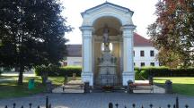  Blick zur Marienkapelle in Ladendorf 