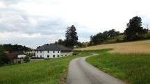 Blick auf die Wanderstrecke in der Streusiedlung Wegscheid