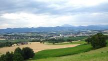 ein herrlicher Fernblick nach St. Leonhard am Forst und weiter zum �tscher 