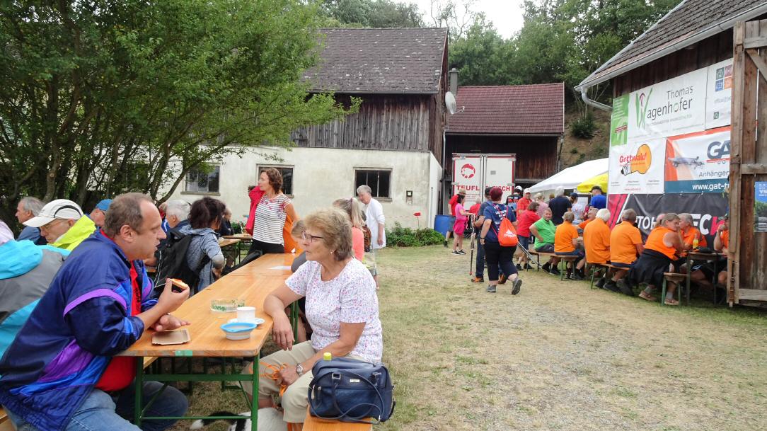  Wanderer im Zielgel�nde 