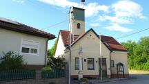 Blick zum alten Feuerwehrhaus mit der Pest-/Dreifaltigkeitss�ule