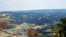 Fernblick vom "Kleinen Peilstein" nach Laimbach am Ostrong und Gr�nbach 