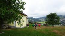 Blick auf die Wanderstrecke beim Geh�ft Sch�tzenhof zur 1. K+L
