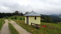 Blick auf die Wanderstrecke bei der Hofkapelle vom Sch�tzenhof 